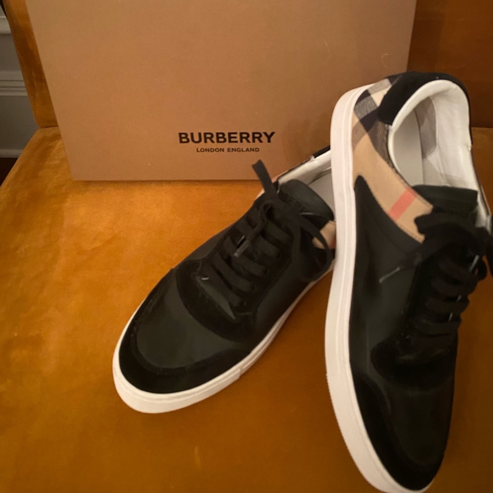 SOLD Authentic Burberry Reeth Leather Low Tops